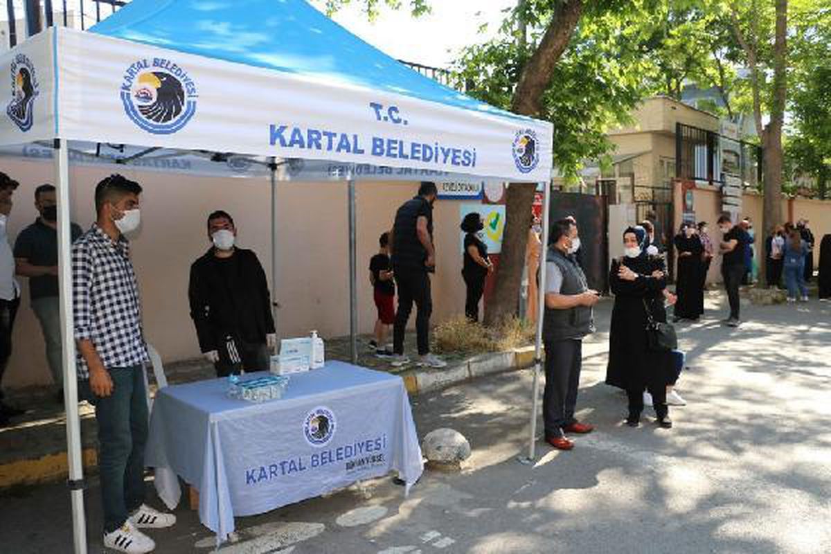 LGS öncesi okullarda maske, su ve dezenfektan ikramı
