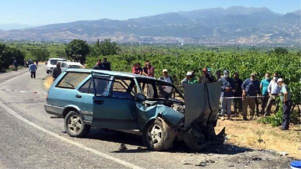 Manisa\'da kaza; otomobildeki çift öldü