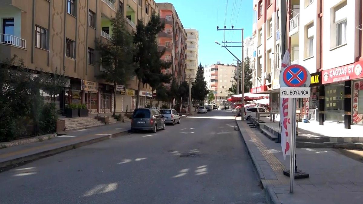 Mardin\'de cadde ve sokaklarda sessizlik hakim
