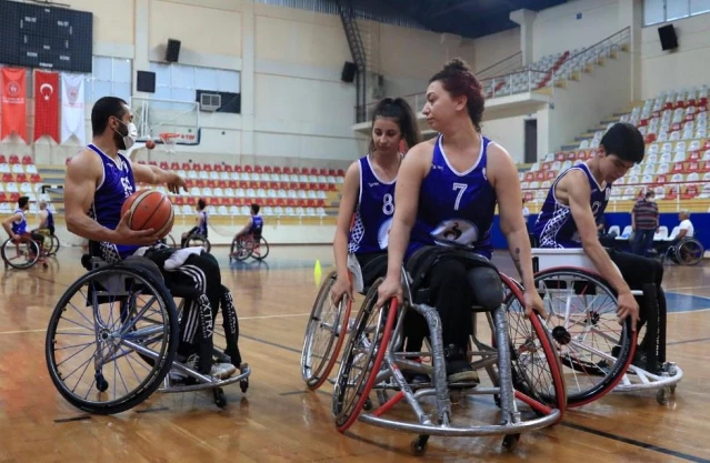 Pamukkale Belediyespor tekerlekli sandalye basketbol takımı lige hazır