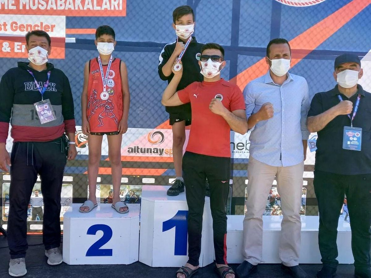 Sivaslı Muay Thai sporcusu Türkiye 2.\'si oldu
