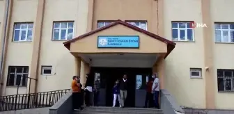 Varto'da vatandaşlar muhtarlık seçimi için sandık başına gitti