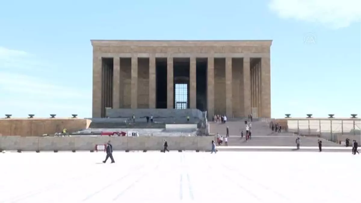 Son dakika haberi... Adalet Bakanı Gül, HSK üyeleri ile birlikte Anıtkabir\'i ziyaret etti