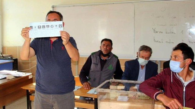 B&uuml;y&uuml;k Birlik Partisi s&uuml;rpriz yaptı! Afyonkarahisar'ın G&uuml;ney beldesinde yapılan se&ccedil;imin sonu&ccedil;ları herkesi şaşırttı