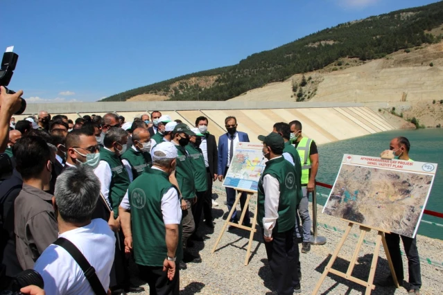 Bakan Pakdemirli 600 milyon TL'ye mal olan barajdan ilk suyu verdi
