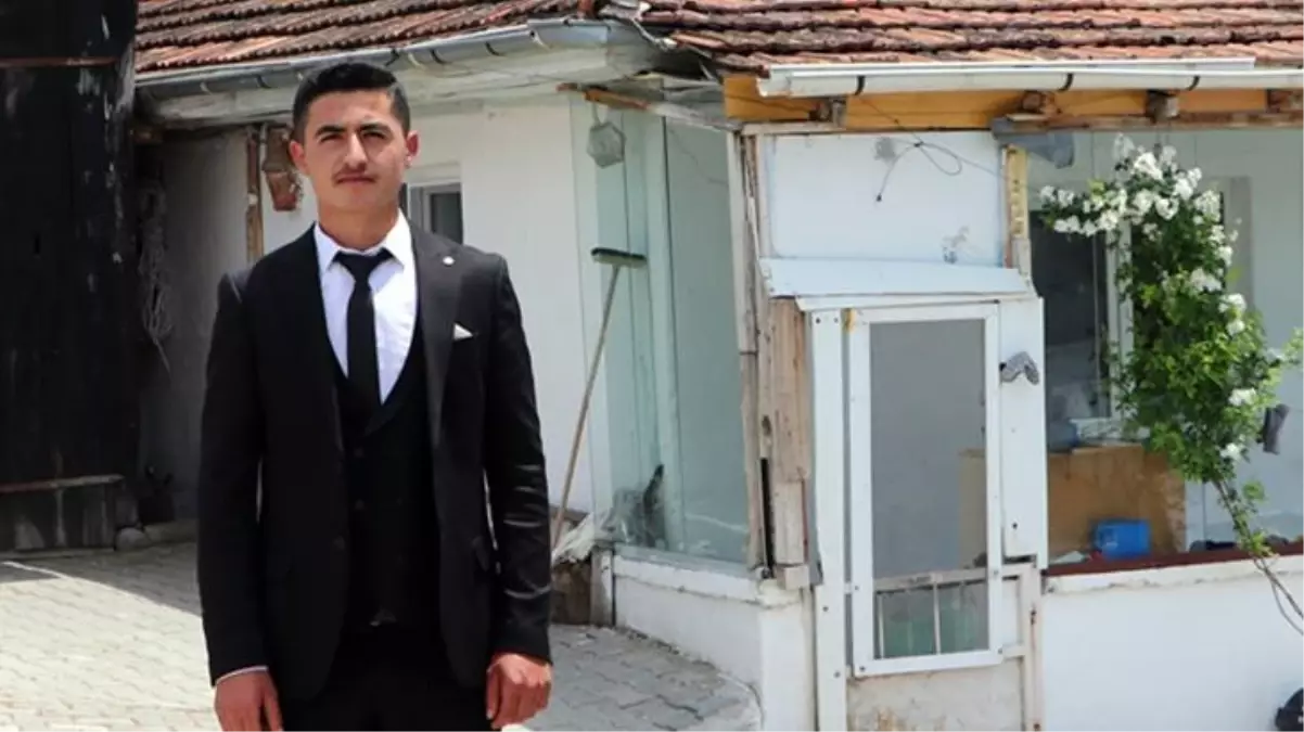 Geçen ay reşit olan genç, mahallesine muhtar olup hayallerini gerçekleştirdi