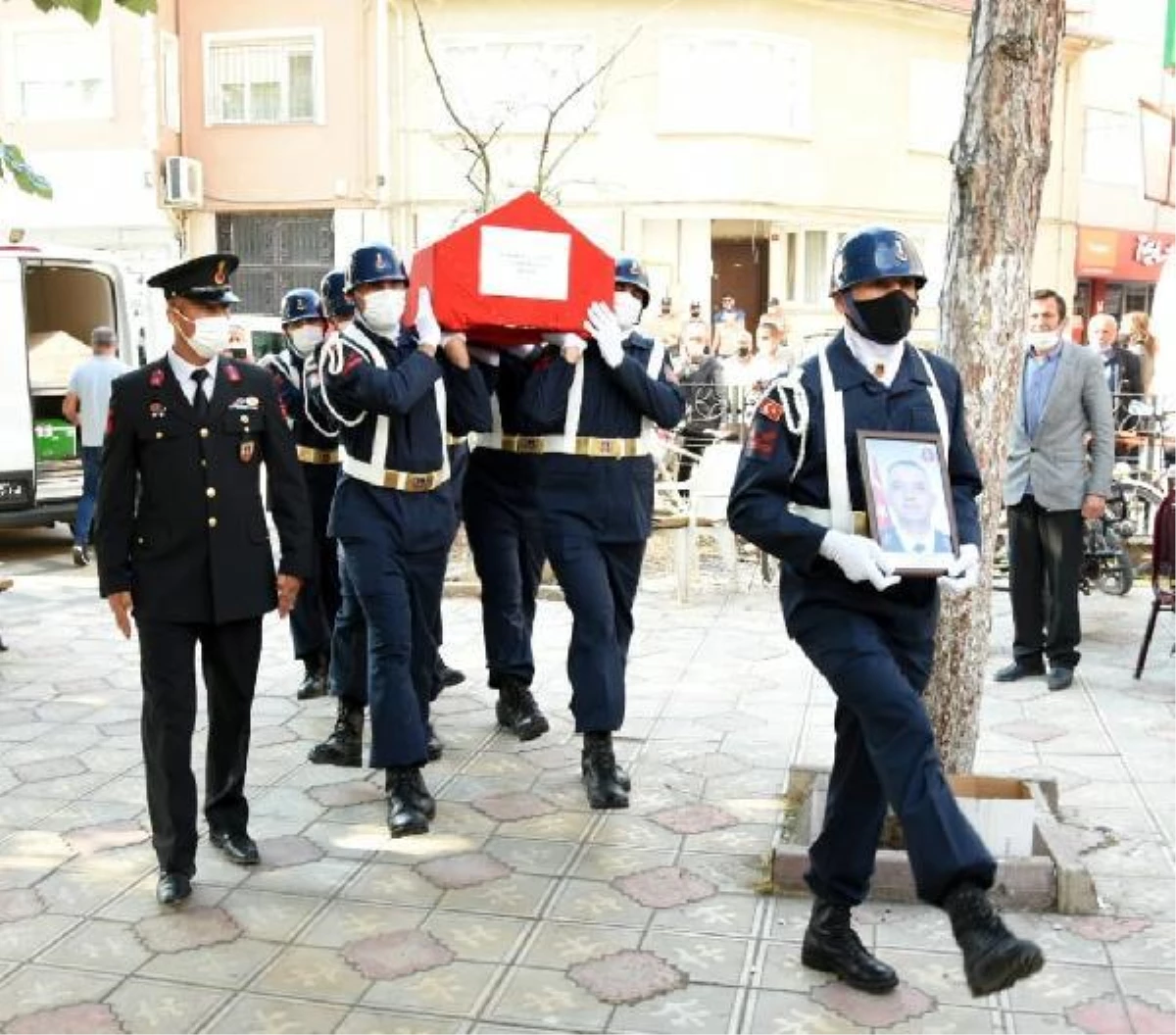 ÇANAKKALE\'DEKİ KAZADA HAYATINI KAYBEDEN ASTSUBAY KIDEMLİ BAŞÇAVUŞ, SON YOLCULUĞUNA UĞURLANDI