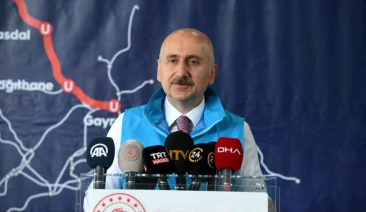 Ulaştırma Bakanı Karaismailoğlu: "Devam eden metro hattı üzerine hafriyat dökülen günleri gördü İstanbul"