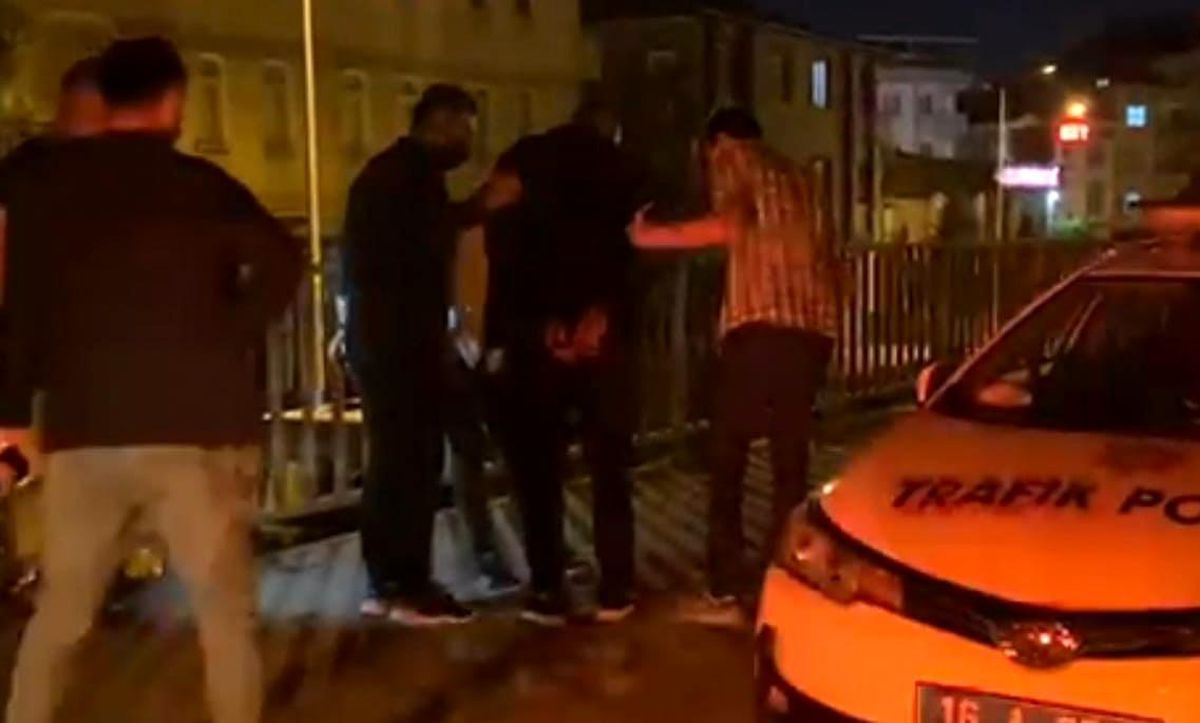 Kaçarken polis otosuna çarptılar