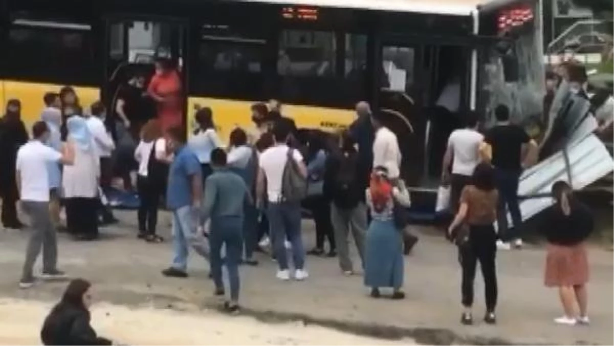 Son dakika haber | Kağıthane\'de İETT otobüsü kaza yaptı; yolcular tahliye edildi (1)