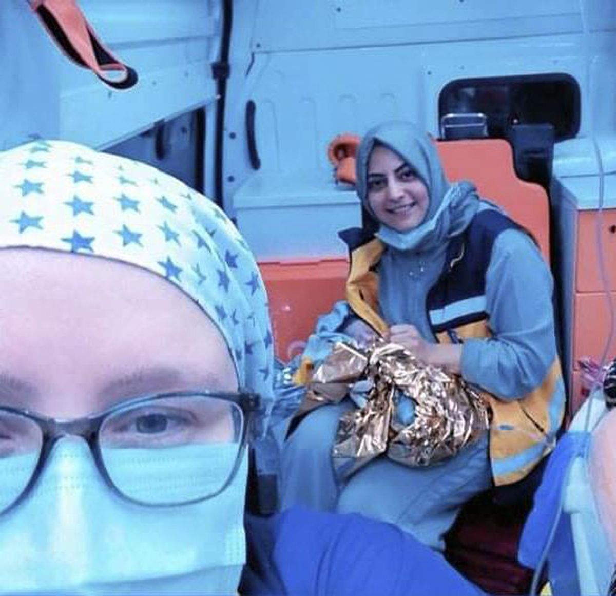 Karabük\'te hamile kadın hastaneye kaldırılırken ambulansta doğum yaptı