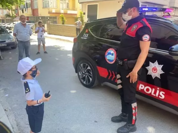 Son dakika haber! MALTEPE'DE 6'NCI YAŞ GÜNÜNDE OĞUZHAN'A POLİSTEN DOĞUM GÜNÜ SÜRPRİZİ