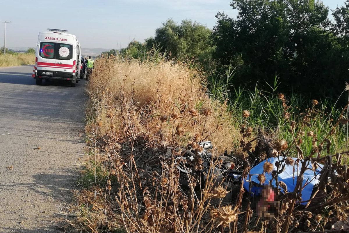 Manisa\'da devrilen motosikletin sürücüsü öldü