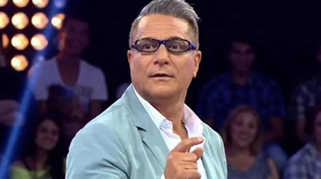 Mehmet Ali Erbil'in hastaneye kaldırıldığı haberlerine oyuncu Yüce'den yalanlama geldi Mehmet Ali Erbil'in hastaneye kaldırıldığı haberlerine oyuncu Yüce'den yalanlama geldi