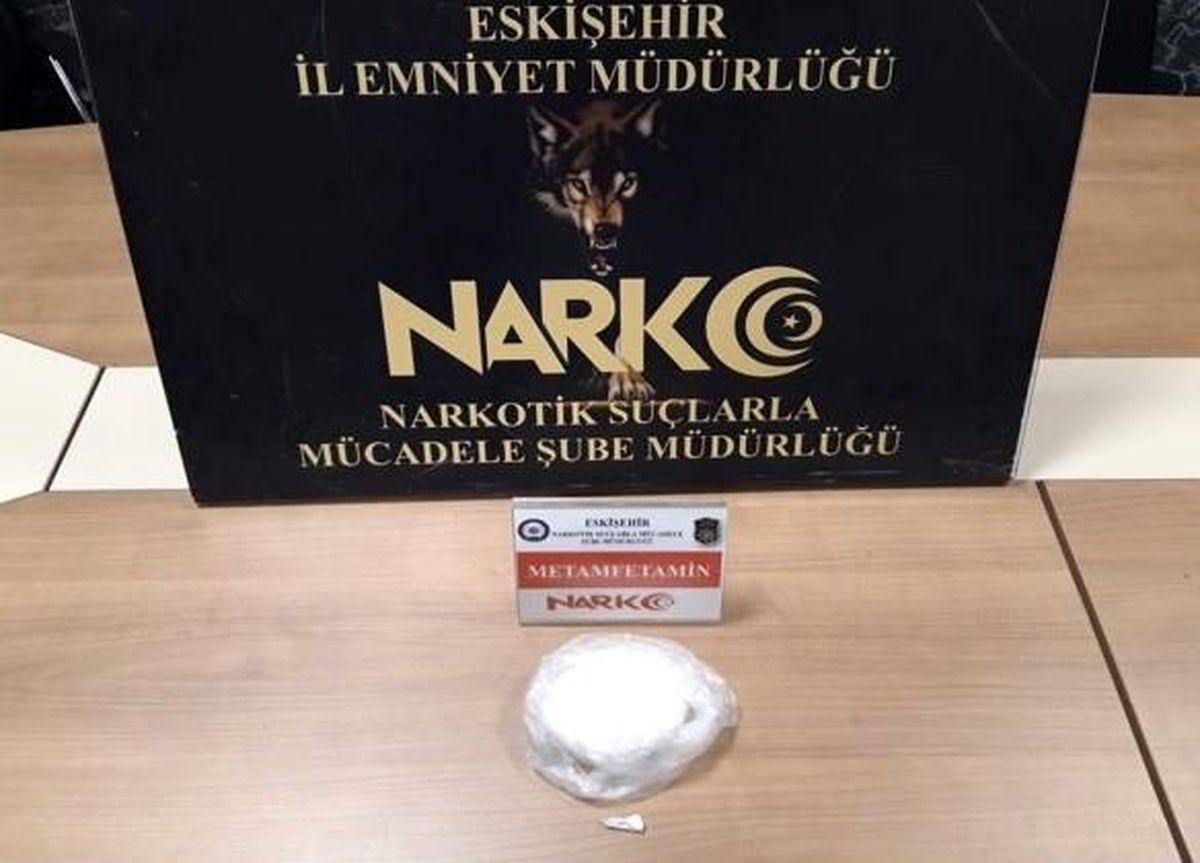 Polis sokak satıcılarının ensesinde