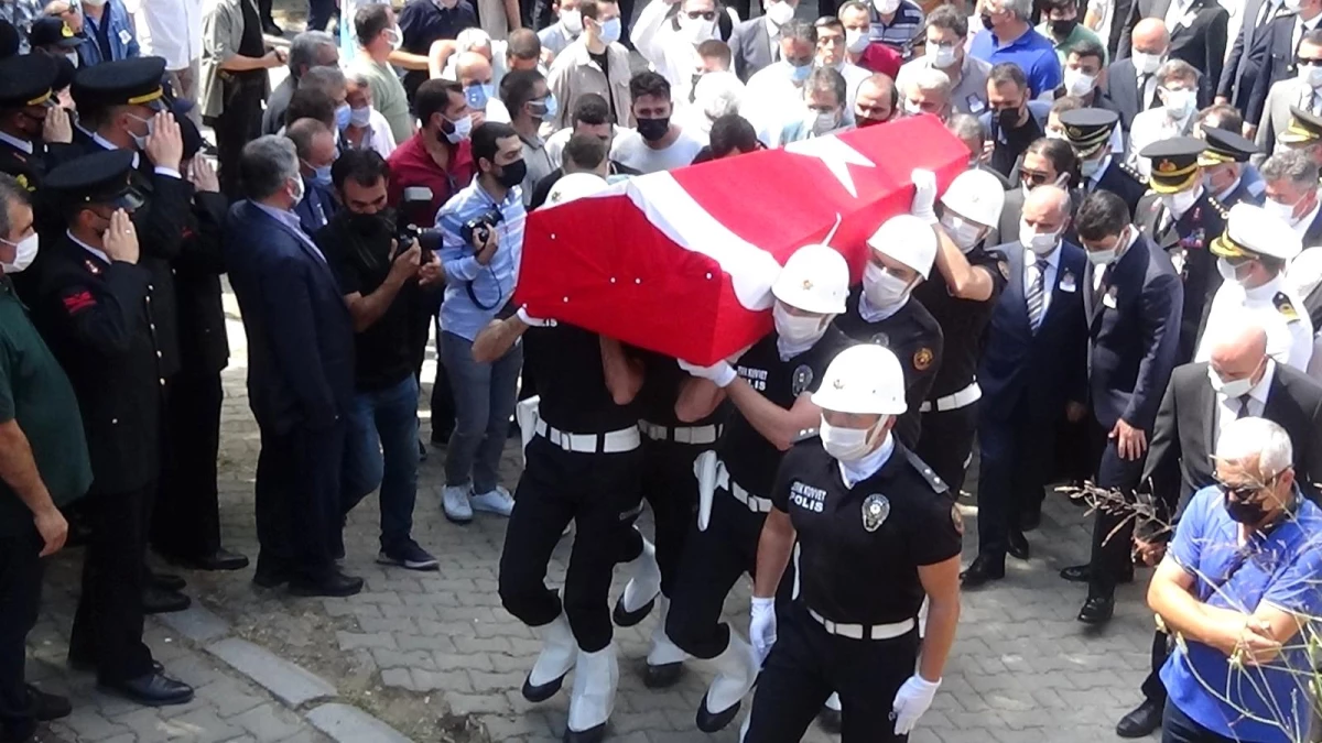 Şehit polis memuru Cihan Türkmenoğlu Edremit\'te toprağa verildi