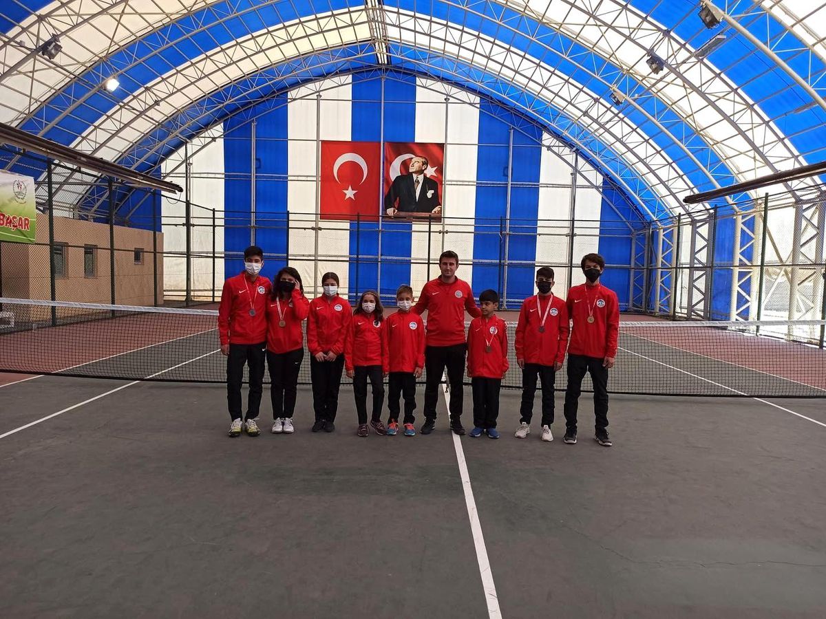 Spor A.Ş\'nin altın raketleri