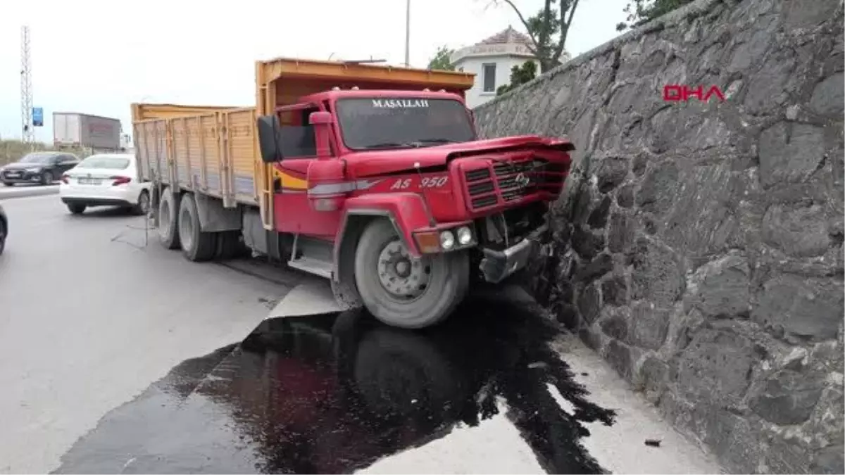 Son dakika! Sultangazi\'de freni patlayan kamyon yolu savaş alanına çevirdi