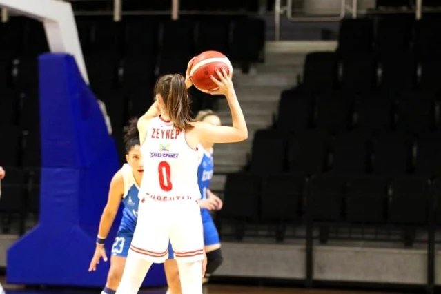 Turgutlu Belediye Kadın Basketbol galibiyetle başladı