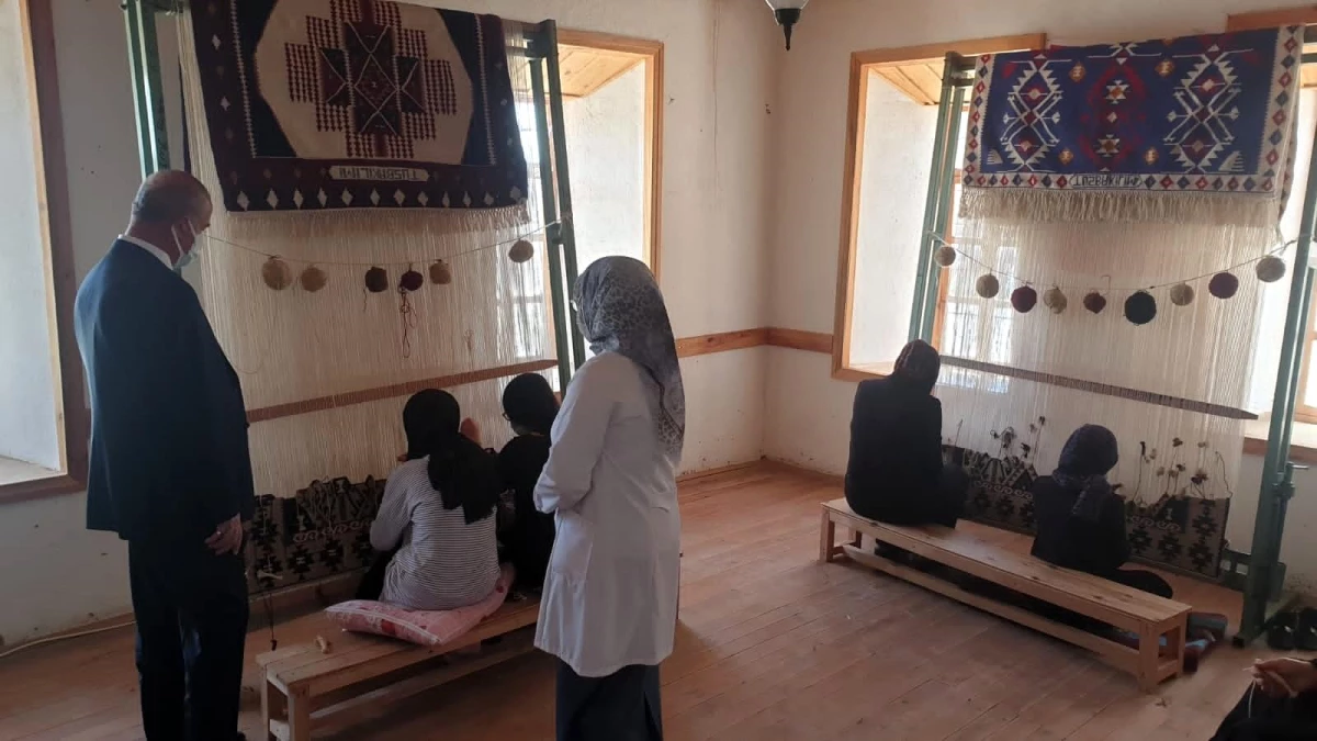 Tuşba Belediyesi\'nin kadınlara yönelik halı ve kilim kursu yeniden açıldı