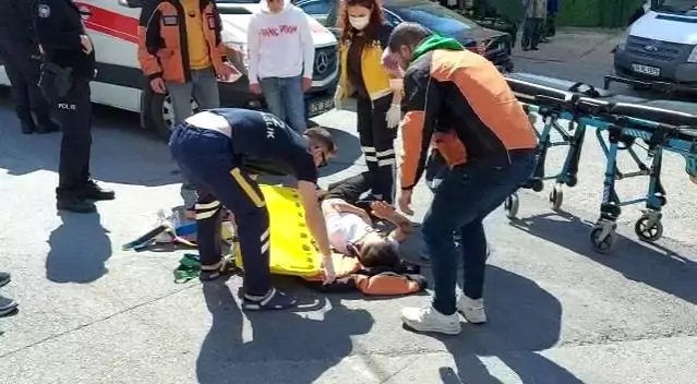 Ümraniye'de motosikletli kurye ile motosikletli sürücüsü kafa kafaya çarpıştı