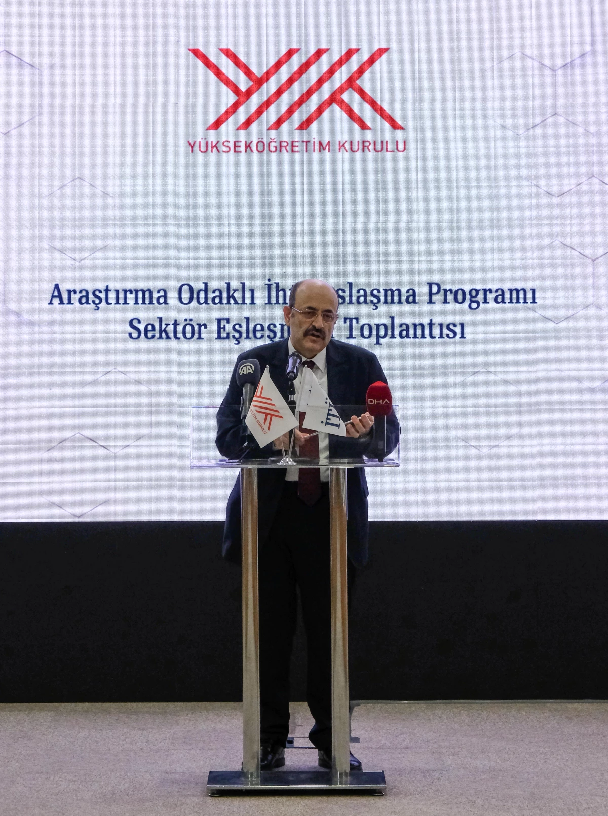 YÖK Başkanı Saraç, "Araştırma Odaklı İhtisaslaşma Programı Sektör Eşleşmesi Toplantısı"nda konuştu