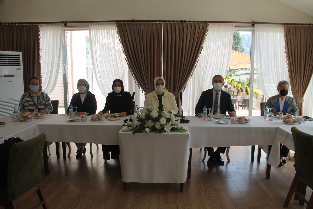 AK Parti Genel Merkez Kadın Kolları Başkanı Keşir, Amasya\'da kadınlarla bir araya geldi Açıklaması