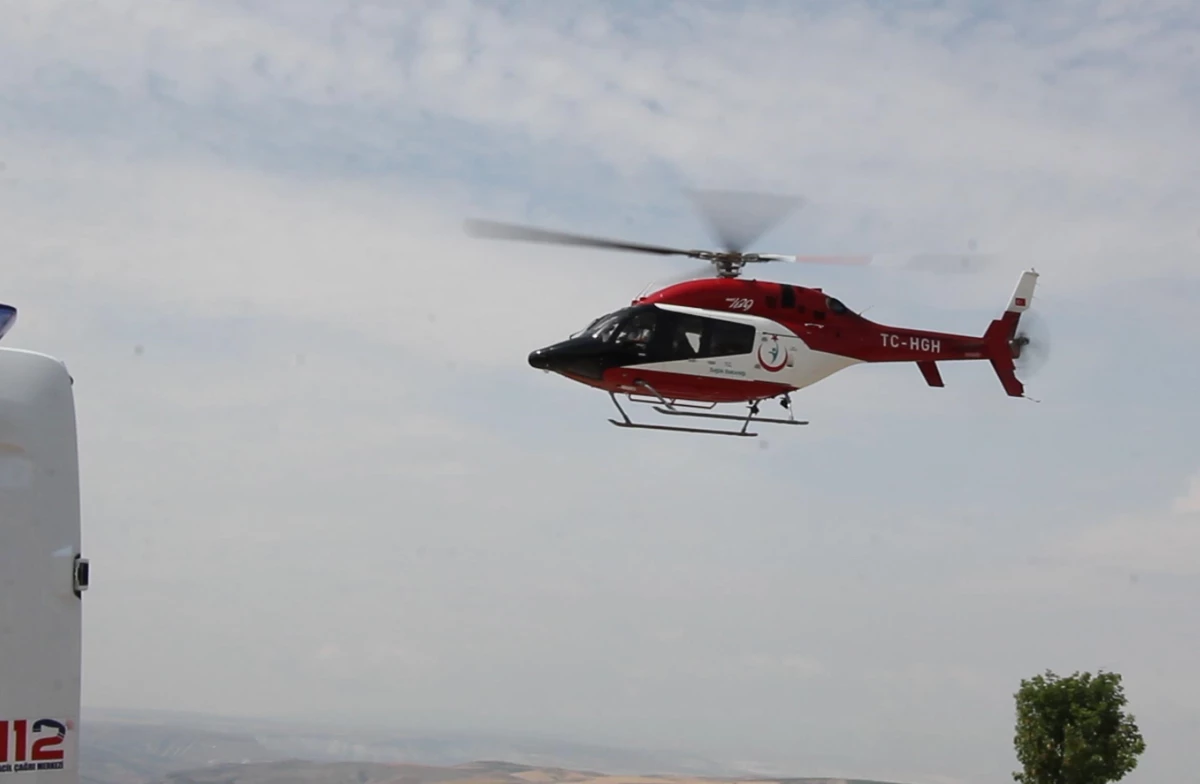Ankara\'da kalp krizi geçiren kişi ambulans helikopterle hastaneye kaldırıldı