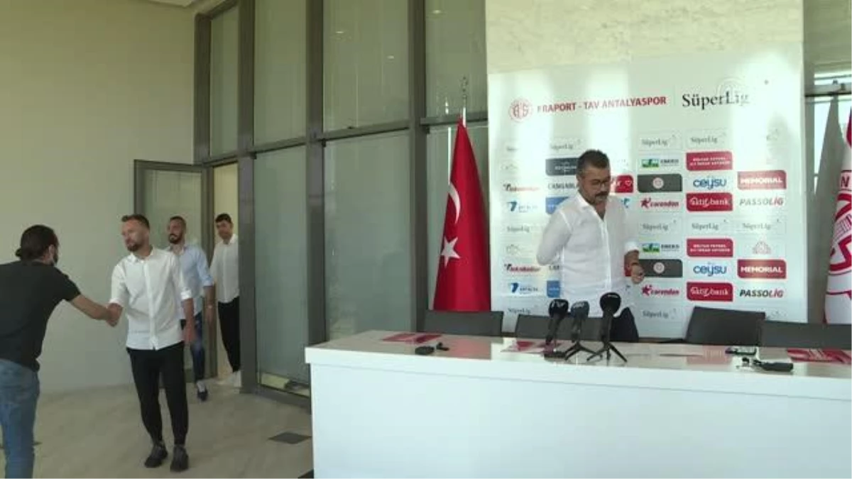 Antalyaspor\'da iç transferde 3 futbolcuyla sözleşme imzalandı