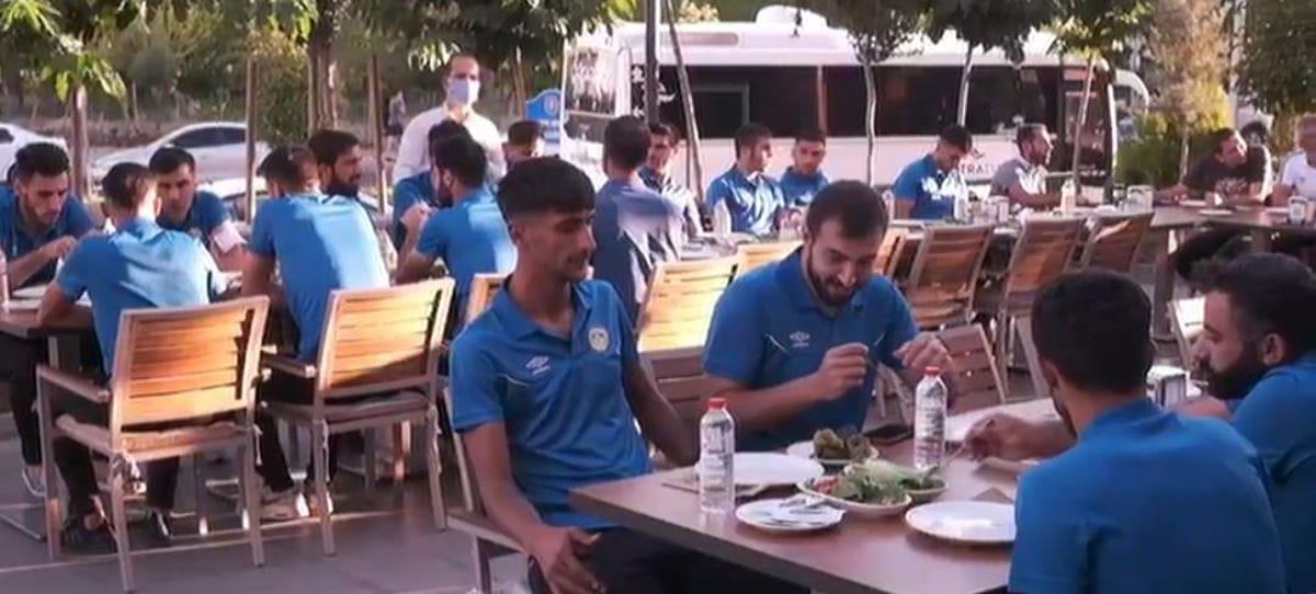 Bağlar Belediye Başkanı Beyoğlu, Bağlar Belediyesporlu yönetici, teknik heyet ve futbolcularla bir araya geldi