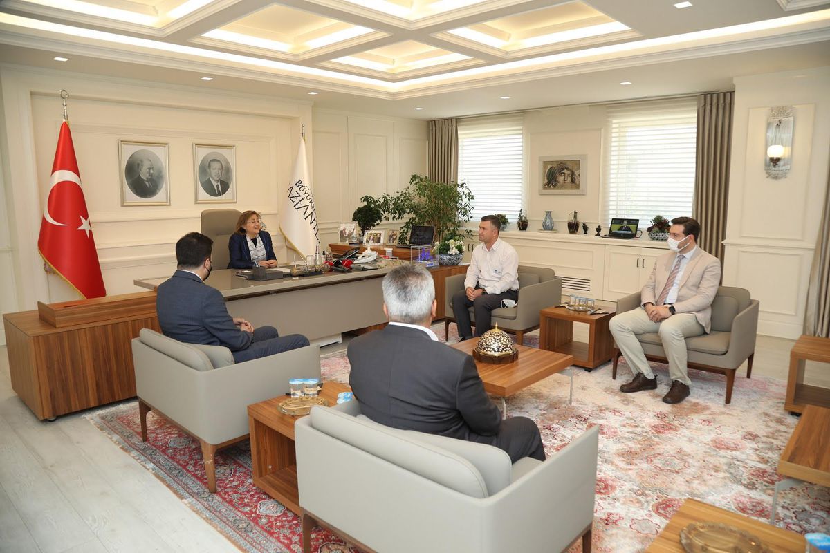 Başkan Şahin Kahramam şoförü ödüllendirdi