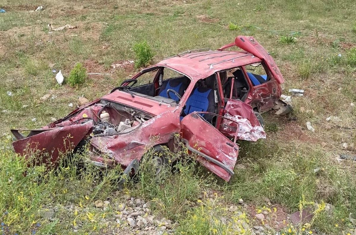 Bingöl\'de otomobil ile traktör çarpıştı: 4 yaralı