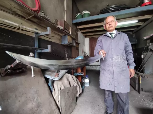 Binlerce yıllık teknikle yapılıyorlar! Bıçak ve kılıçlar yok satıyor Binlerce yıllık teknikle yapılıyorlar! Bıçak ve kılıçlar yok satıyor