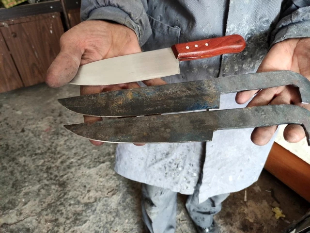 Binlerce yıllık teknikle yapılan bıçak ve kılıçlar yok satıyor