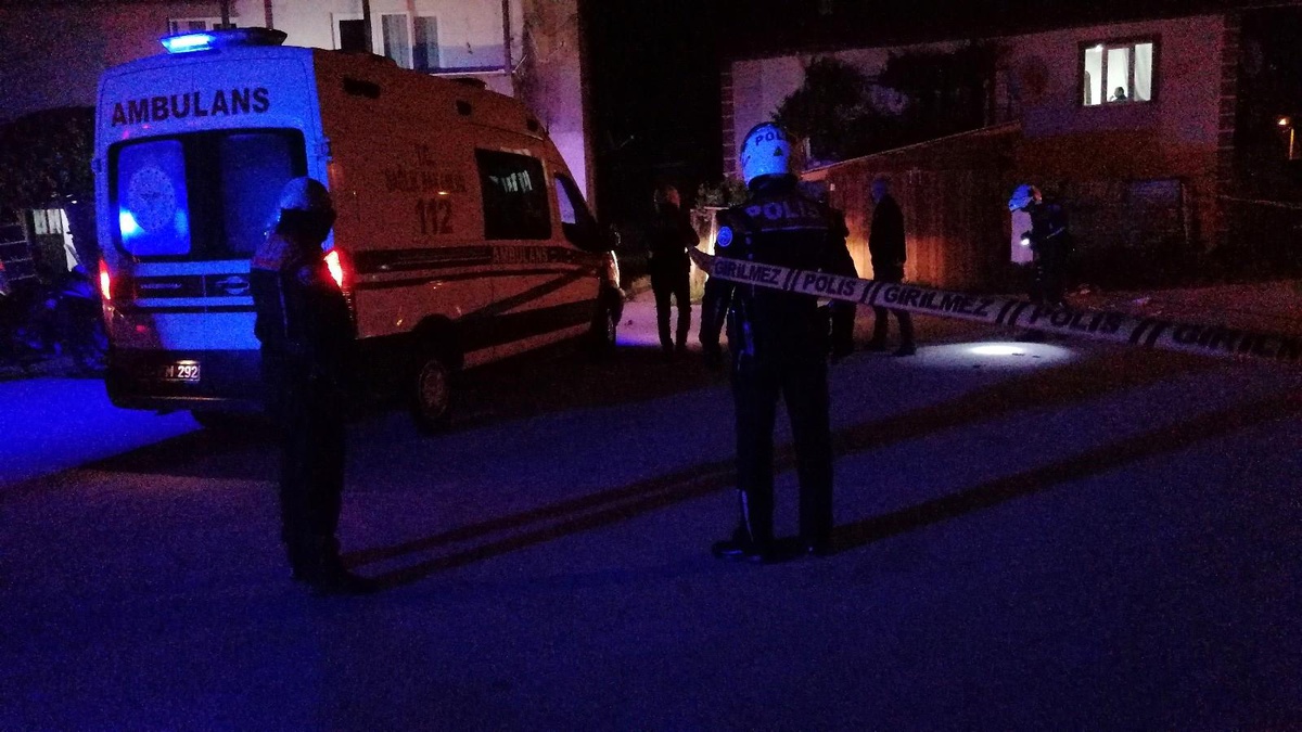 Son dakika haber! Bolu\'da komşular arasında bıçaklı, silahlı kavga: 1\'i polis 5 yaralı