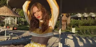 Duygu Özaslan eleştirilere kulak asmadı, el kadar bikinisiyle kamera karşısına geçti