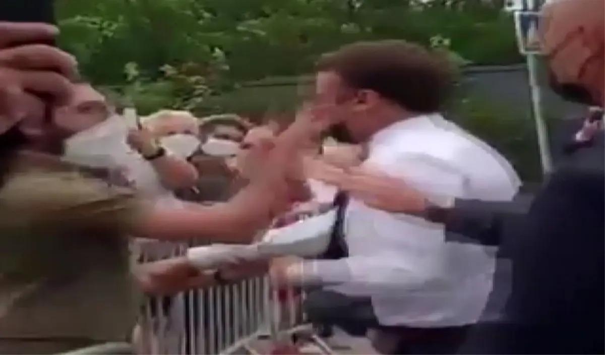 Son dakika haber... Fransa Cumhurbaşkanı Macron\'a tokat şoku