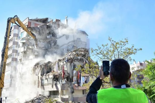 İzmir depreminde yıkılan binalarla ilgili soruşturmada şüphelilere bilinçli taksirle ölüme neden olma suçlaması