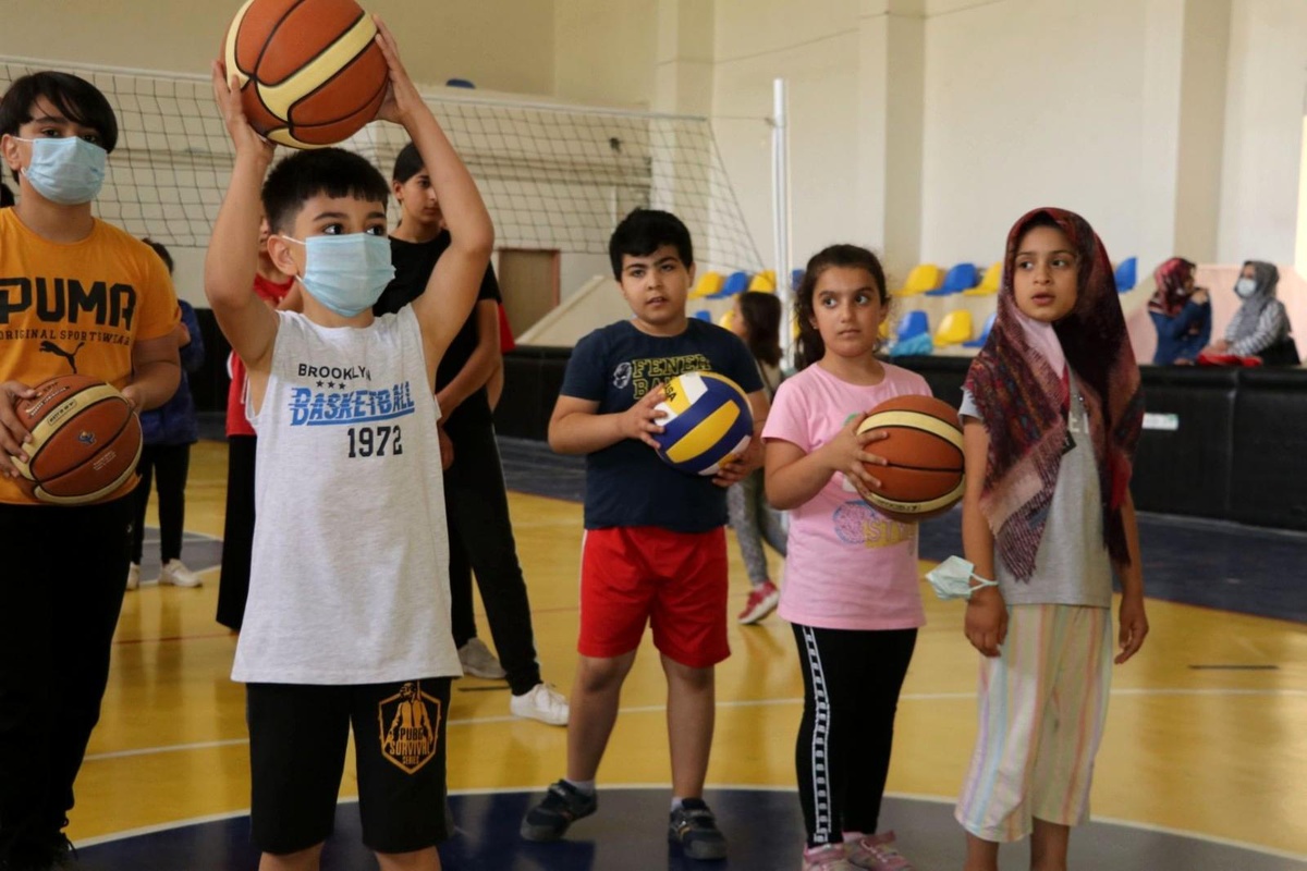 Karaköprü\'de çocuklardan basketbol kursuna yoğun ilgi