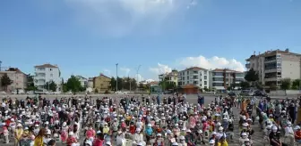 Karaman'a gelen Kamyon Tiyatrosu, çocukları 'Turta girmemiş orman' oyunuyla eğlendirdi