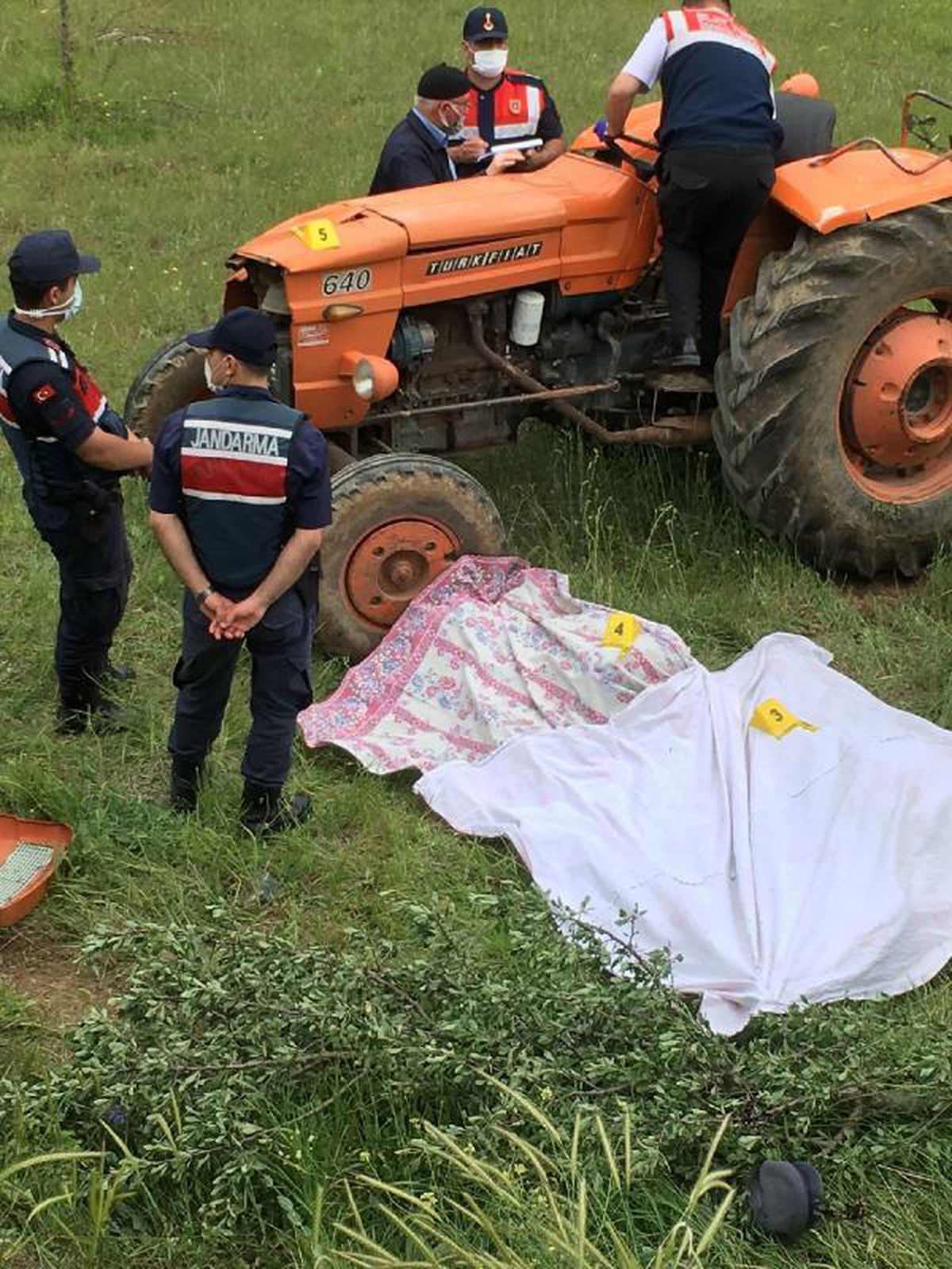 Kastamonu\'da devrilen traktörün altında kalan sürücü ile eşi öldü