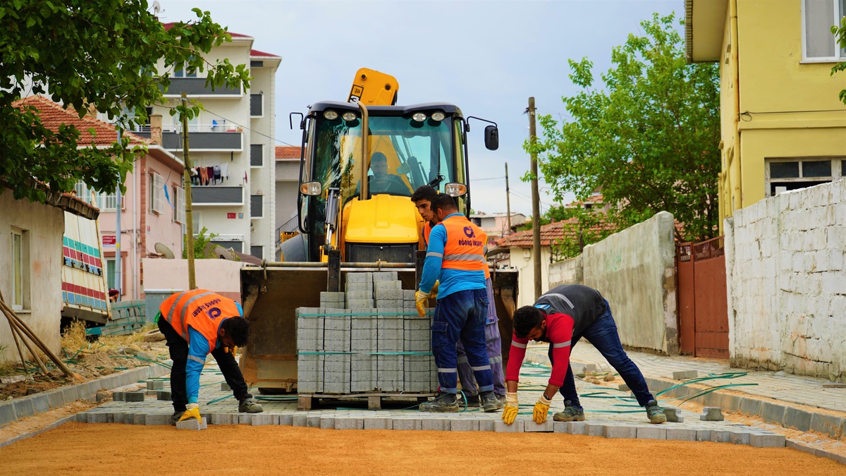 Kurbağalı Sokak\'ta parke taşı çalışması