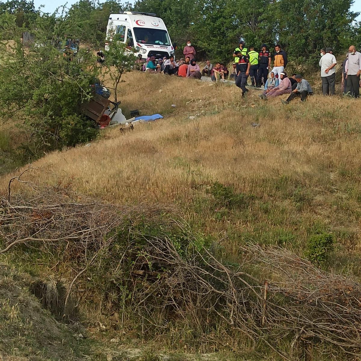 Manisa\'da devrilen traktörün sürücüsü yaşamını yitirdi