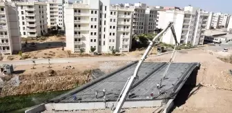 Nusaybin'de Çağ Çağ Deresi üzerinde iki köprünün yapımı sürüyor