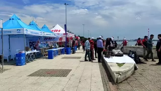 Pendik'te deniz dibi temizliği yapıldı