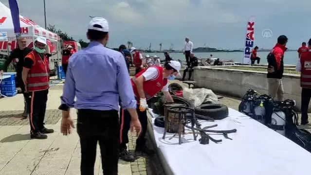 Pendik'te deniz dibi temizliği yapıldı