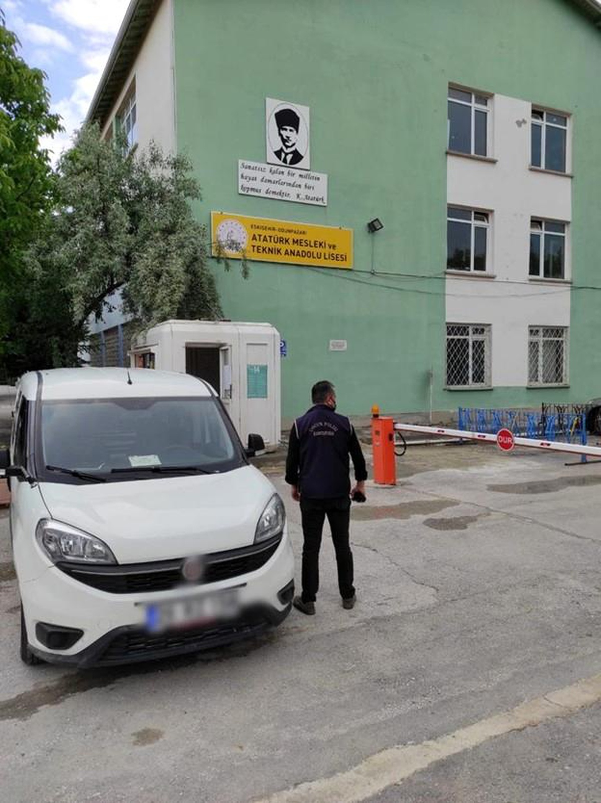 Polisin okul önlerinde güvenlik uygulamaları