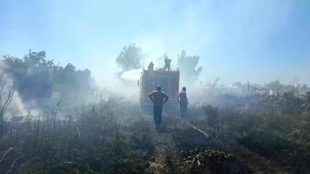 Samandağ'da seralar son anda yanmaktan kurtuldu Samandağ'da seralar son anda yanmaktan kurtuldu