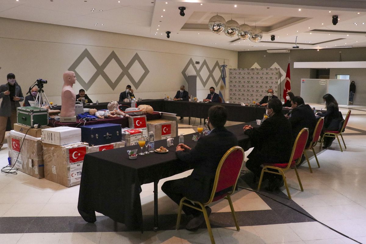 TİKA\'dan Arjantin\'in Florencio Varela kentindeki kardiyoloji eğitimine ekipman desteği