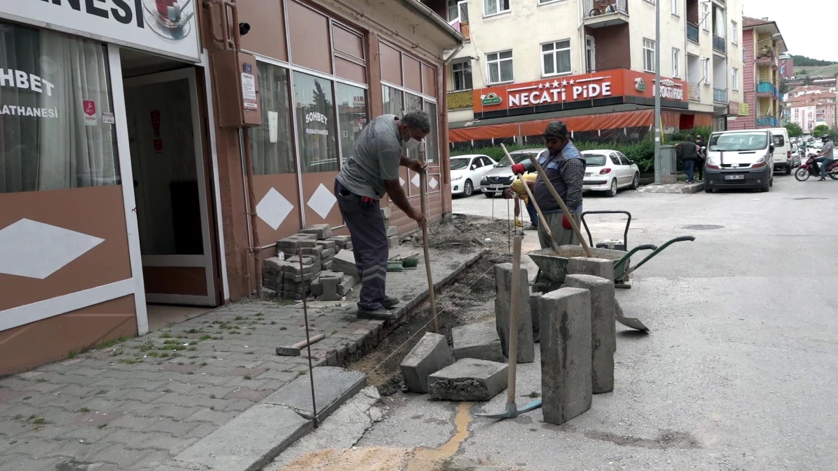 Tokat\'ta yol, parke ve asfalt çalışmaları sürüyor